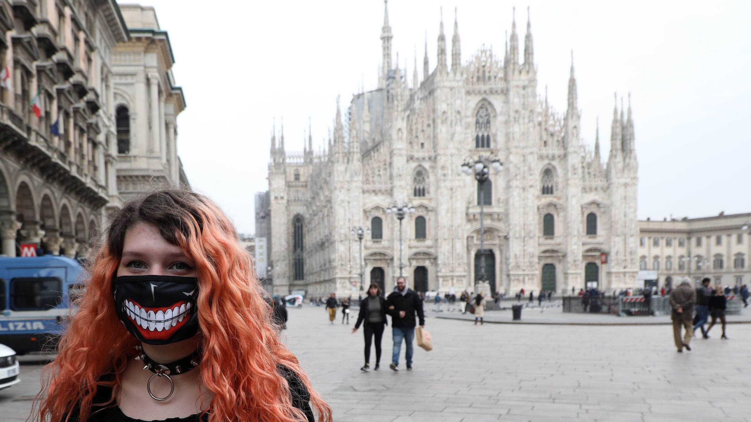 Coronavirus mascherina Duomo Milano